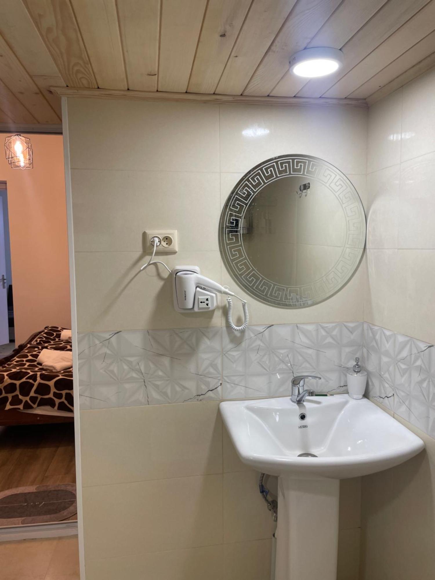 Mamuka Chartolani Guesthouse ميستيا المظهر الخارجي الصورة