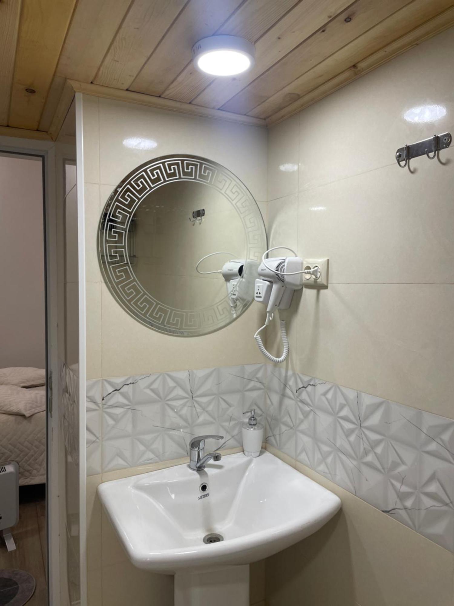 Mamuka Chartolani Guesthouse ميستيا المظهر الخارجي الصورة