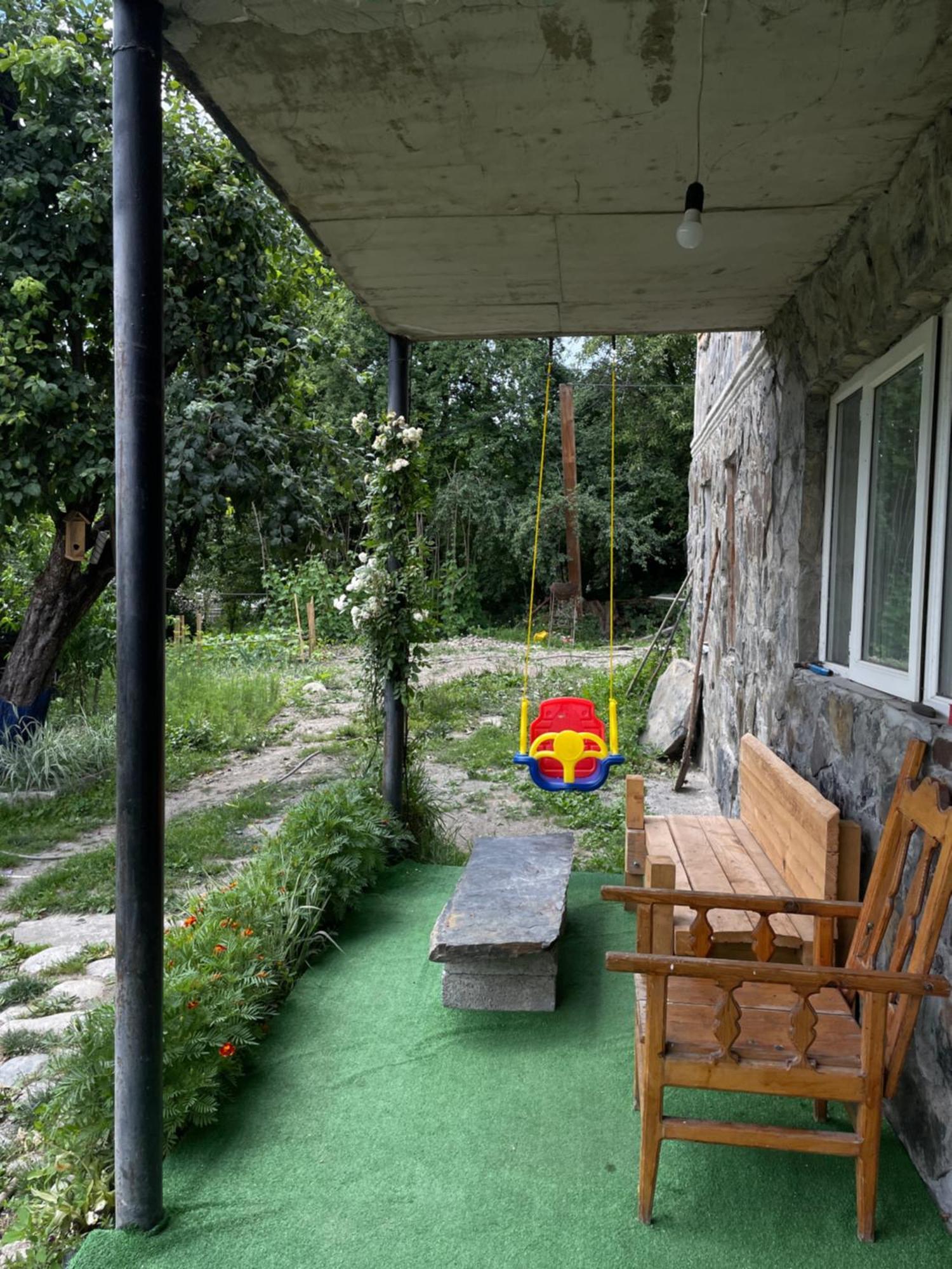 Mamuka Chartolani Guesthouse ميستيا المظهر الخارجي الصورة